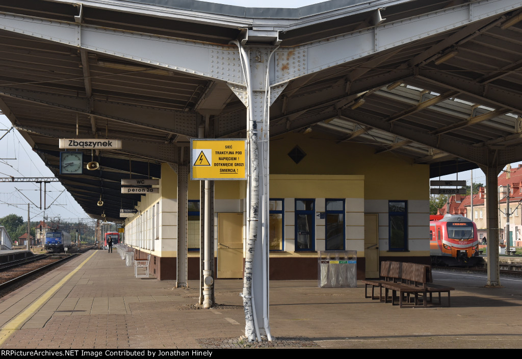 A station scene 